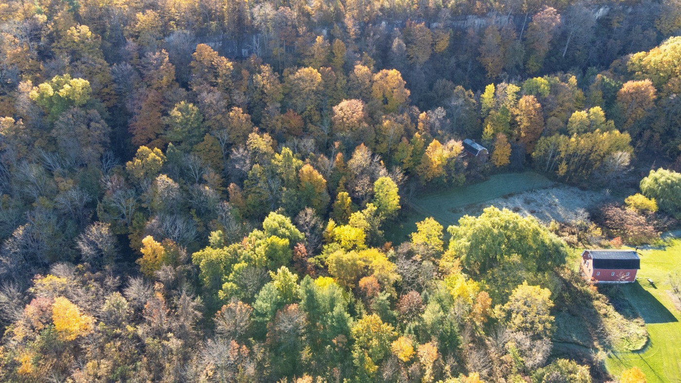 Aerial photo of Cave Springs- fall colours